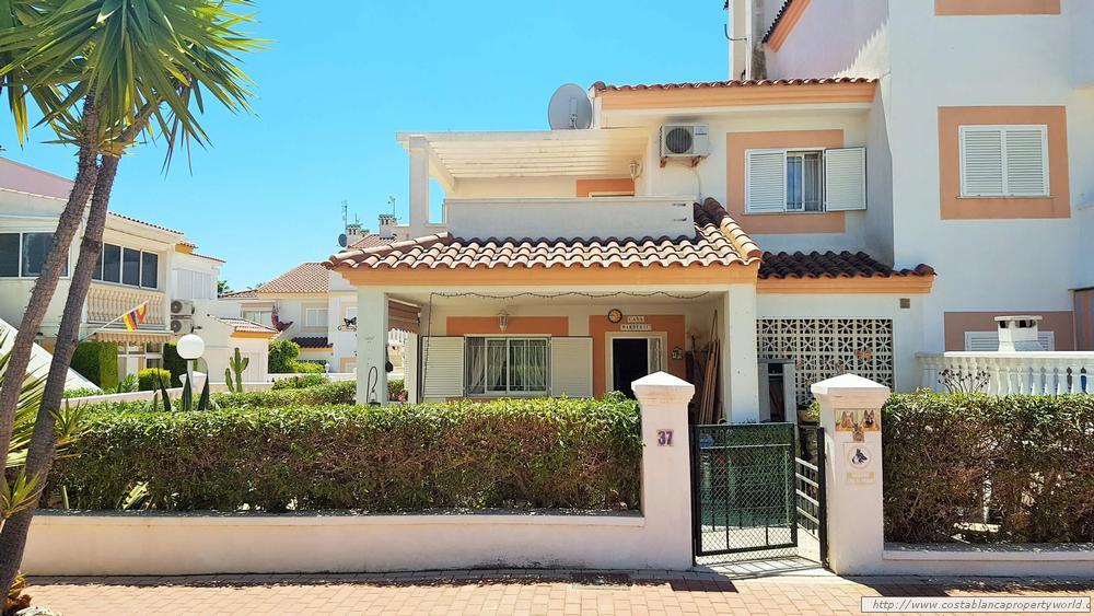 Costa Blanca House for Sale in Playa Flamenca EUR 180.000